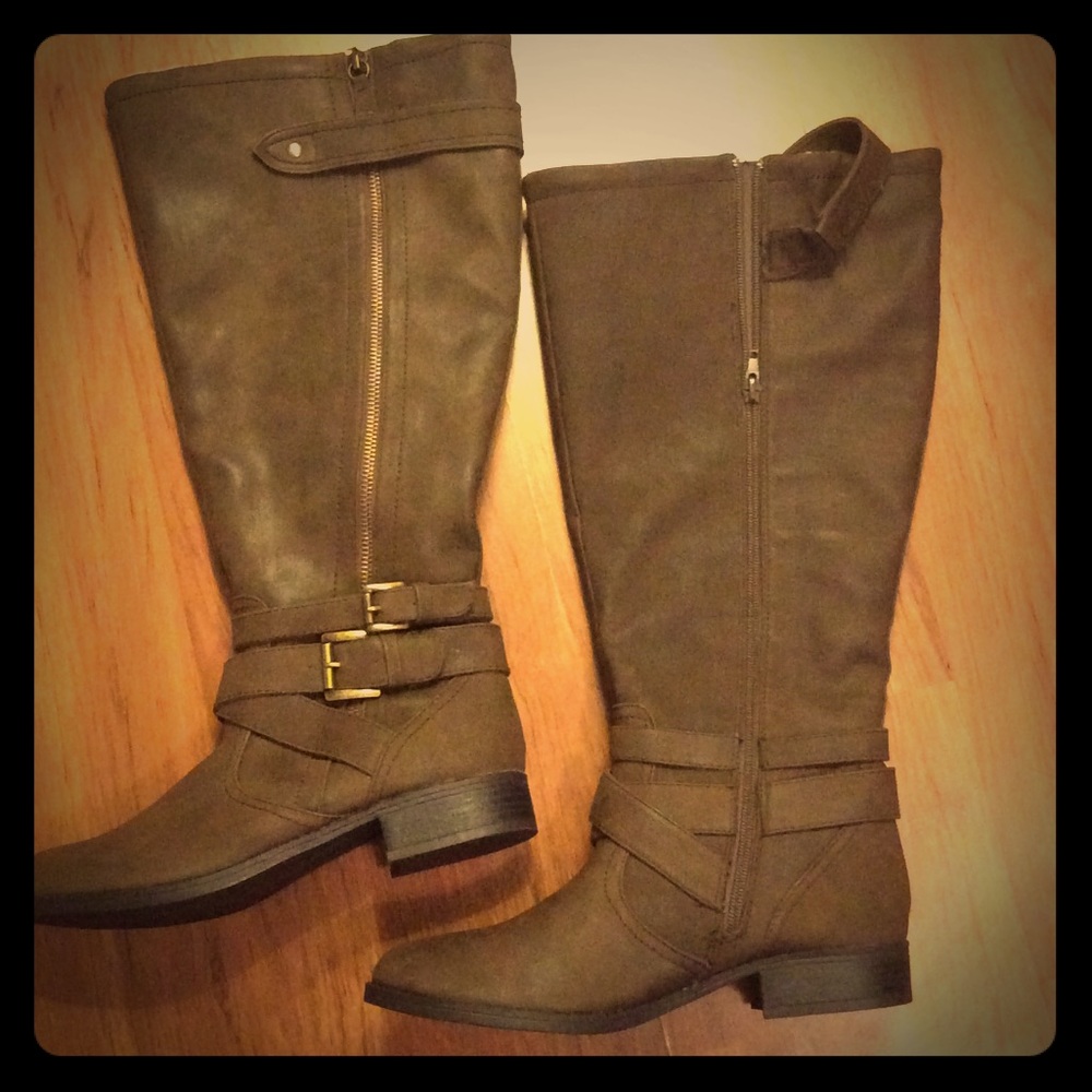 ** Brand New ** Knee High Boots Size 9