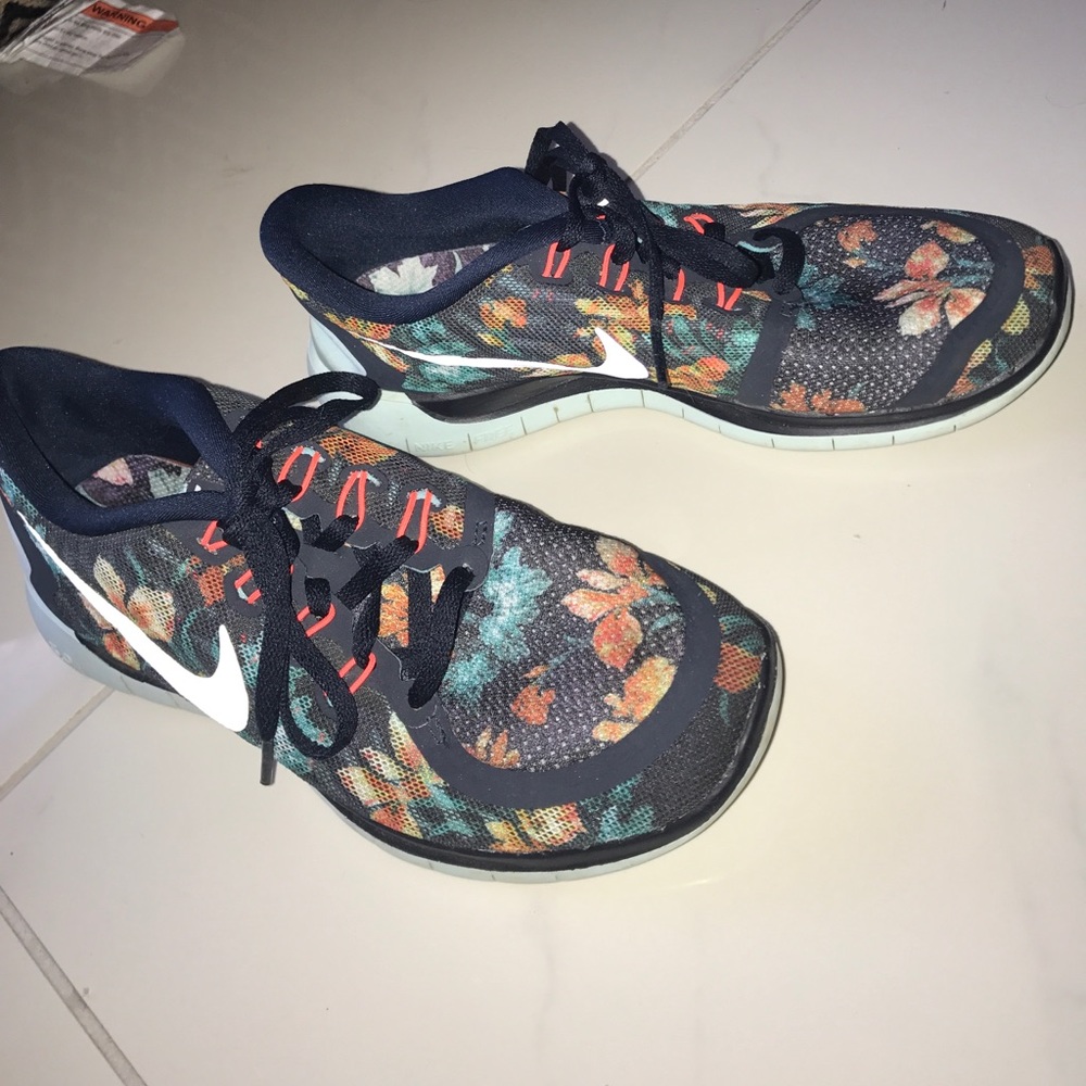 Floral Nike 5.0