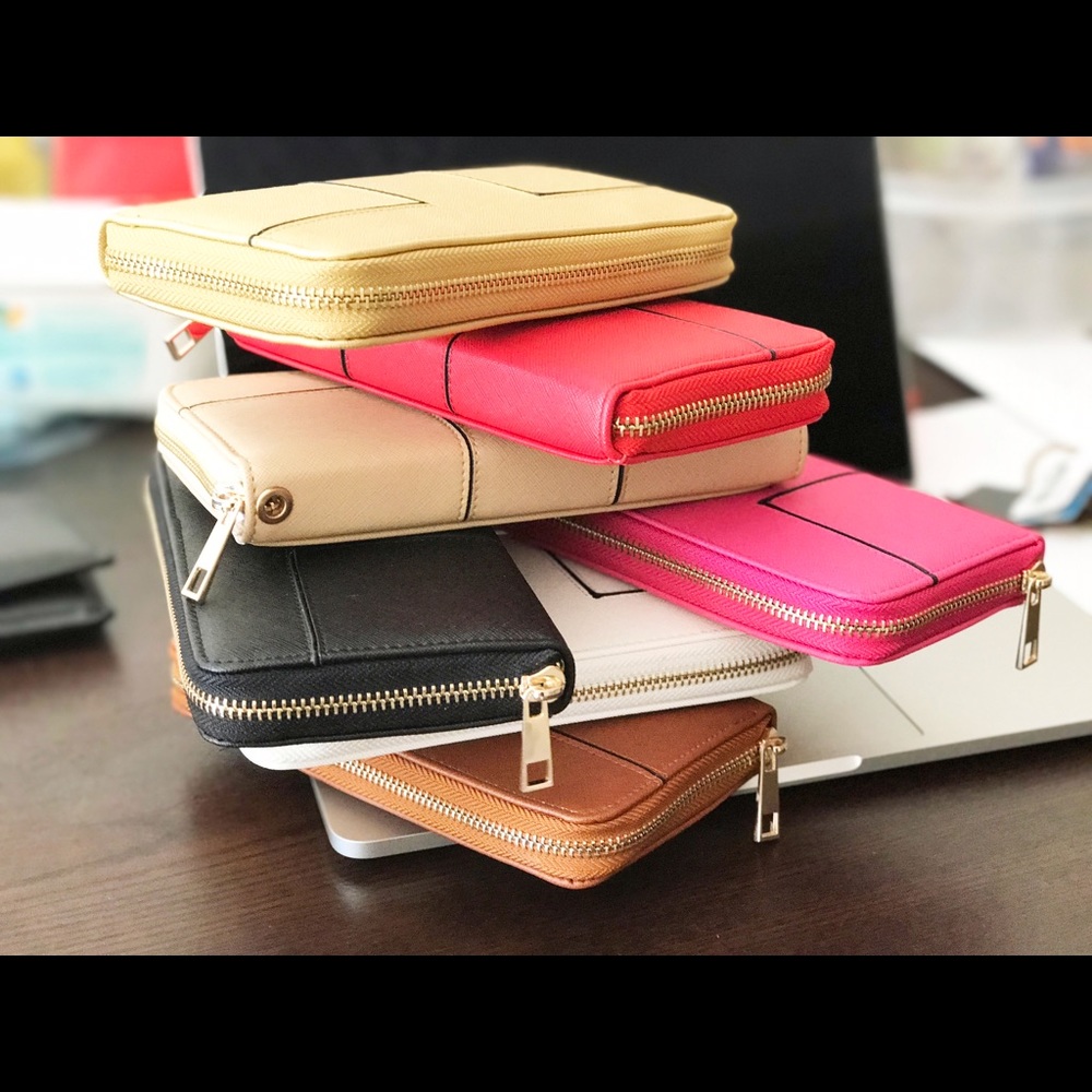 Ferrara zipper wristlets wallets with T pattern