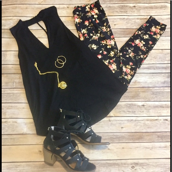 1 left ‼️Black keyhole swing tank - Picture 4 of 4