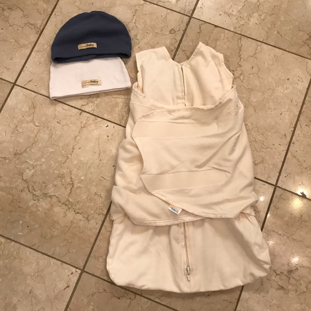 Halo NB Sleep sack, cream & 2 NB hats.