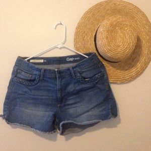 Gap mid rise shorts