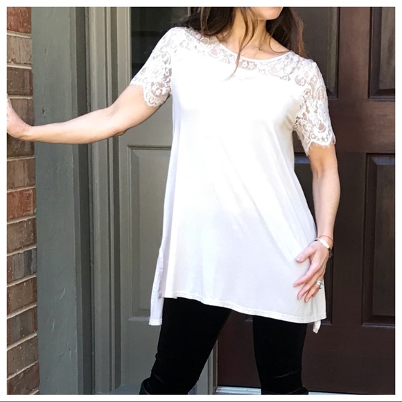 ✨ONE HOUR SALE✨lace trim tunic - Picture 2 of 6