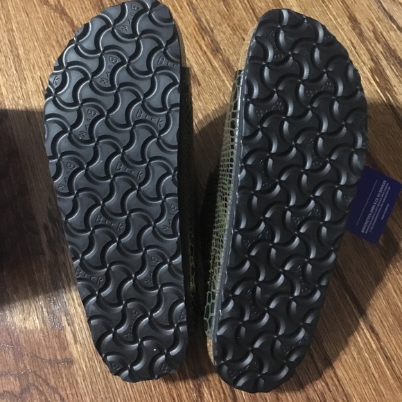 New Shipment Olive Green Birkenstocks - Picture 4 of 4