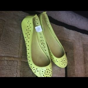 Old Navy yellow flats