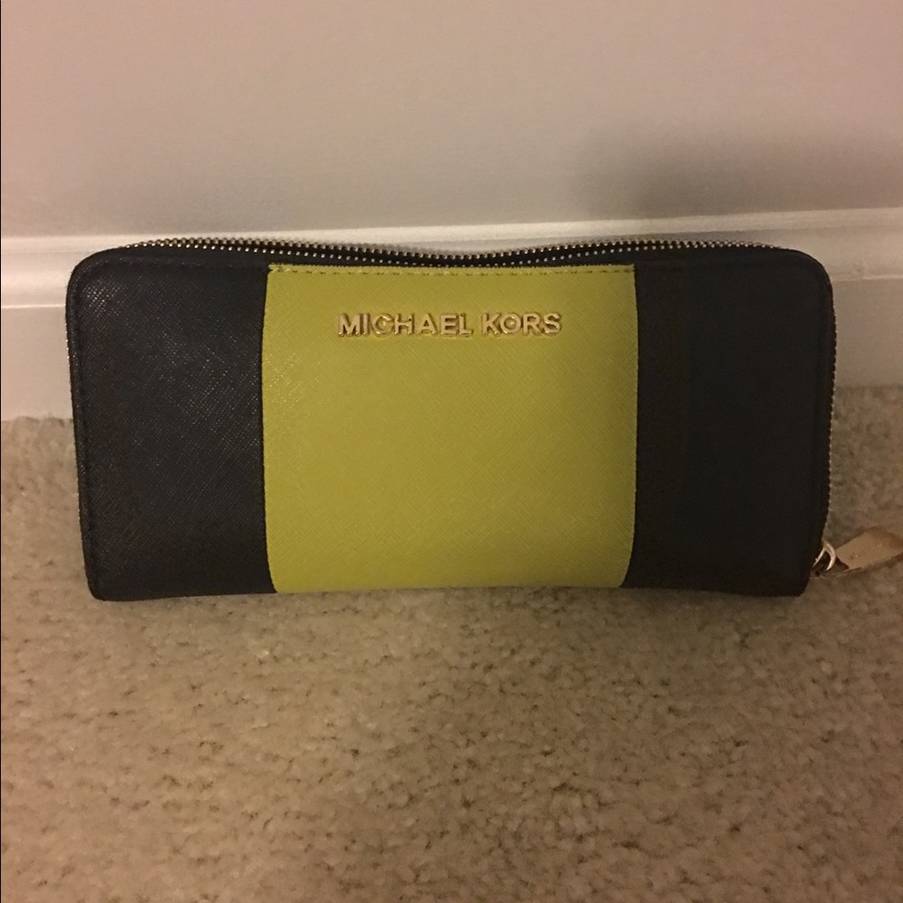 ***SOLD***Michael Kors wallet