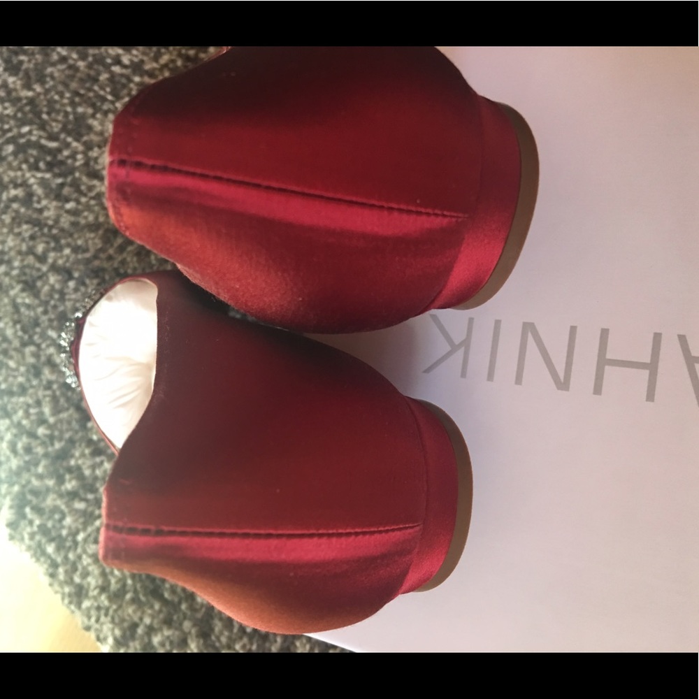 Manolo Blahnik Hangisi Medium Red Satin Flats, 39 - Picture 4 of 7