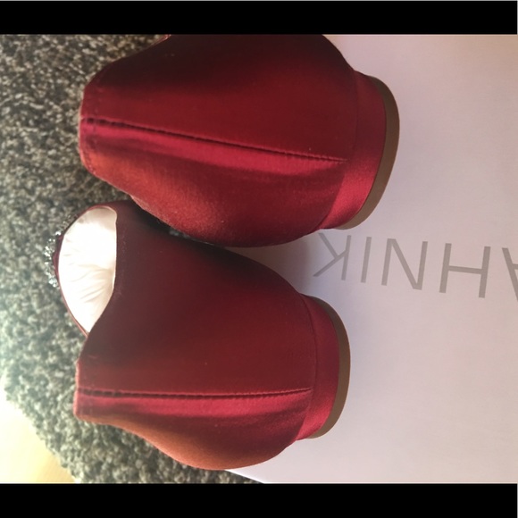 Manolo Blahnik Hangisi Medium Red Satin Flats, 39 - Picture 4 of 7