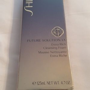Shiseido Future Solution LX Extra Rich Cleans Foam