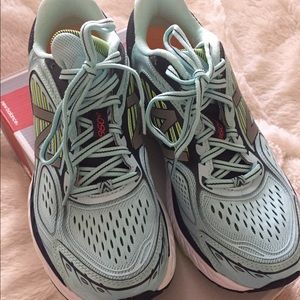 New Balance 860v7