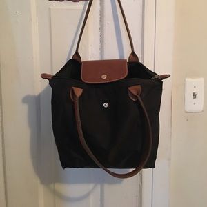 Black longchamp purse