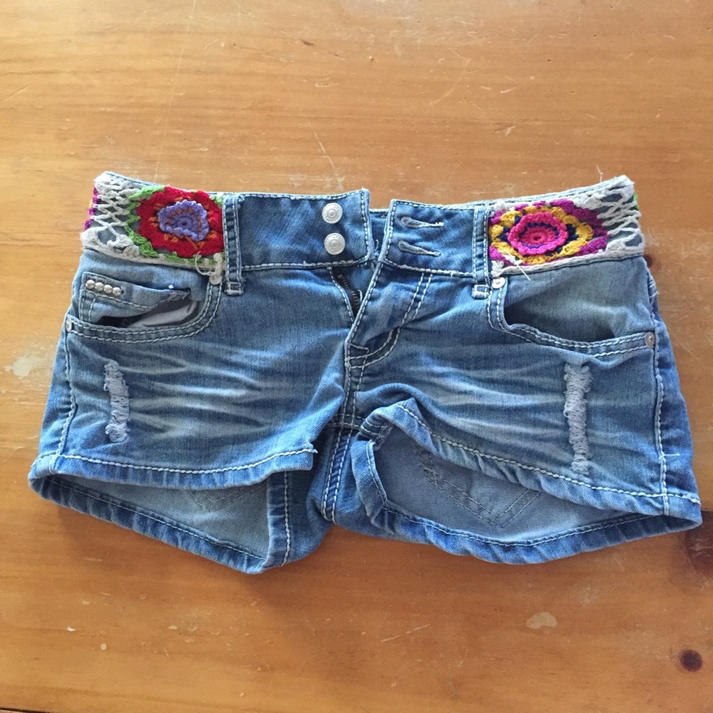 Delias shorts