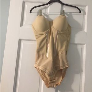 FLEXEES MAIDENFORM EASY-UP STRAPLESS BODYBRIEFER