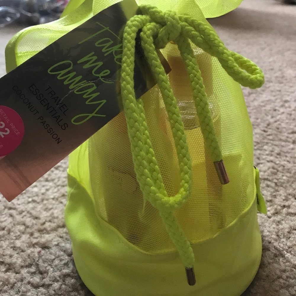 VS TAKE ME AWAY TRAVEL KIT
