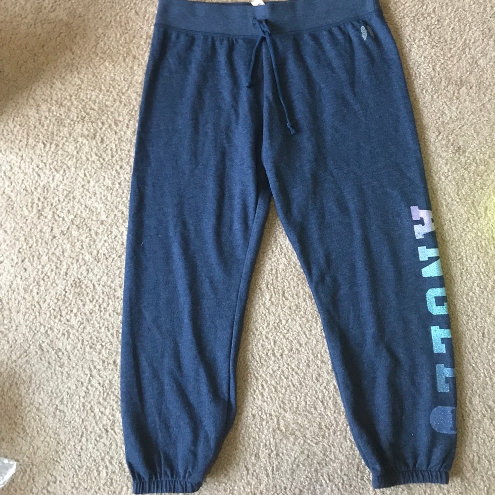 VS PINK CROPPED SWEATPANTS