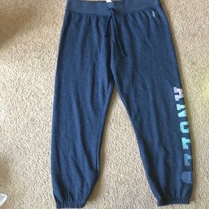 VS PINK CROPPED SWEATPANTS
