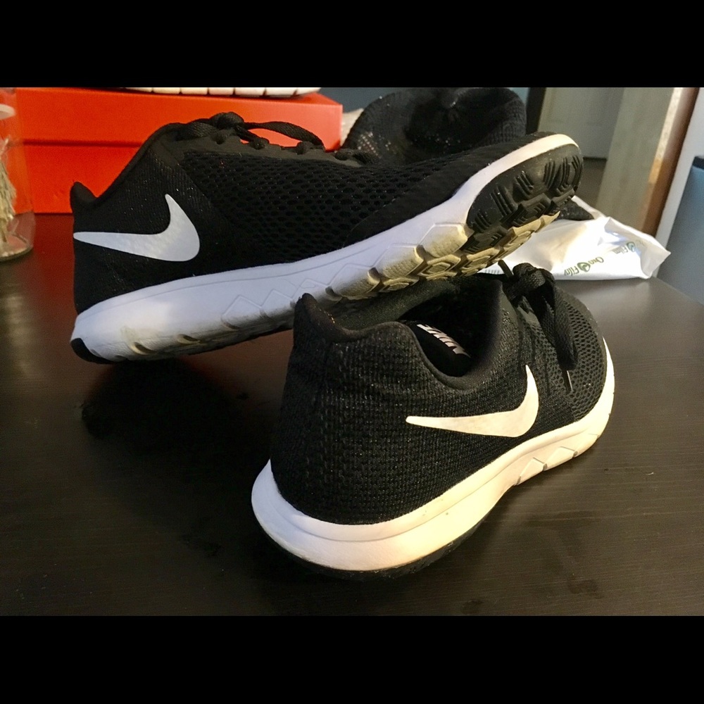 Nike flex exp running shoes