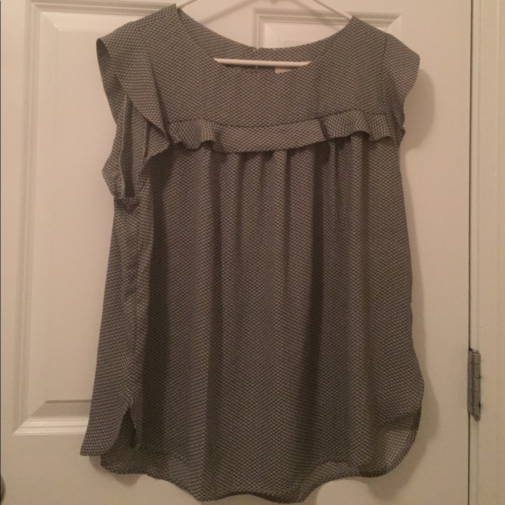 Black and white cap sleeve top