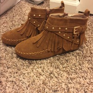 Never worn girls size 3 youth moccasins booties