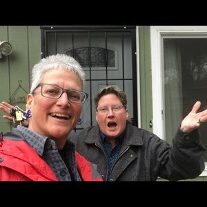 Meet your Posher, Gloria