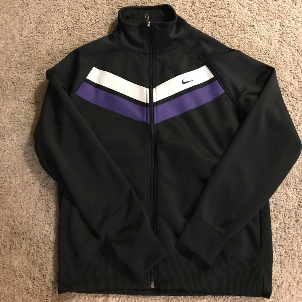 👻 Black Nike Track Jacket Size Medium