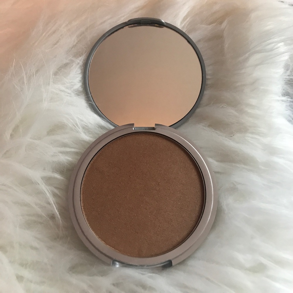 The Balm Betty-Lou Manizer