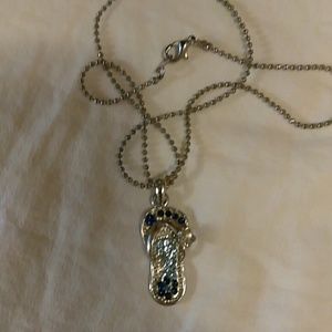 CUTE. FLIP FLOP pendant and necklace just adorable
