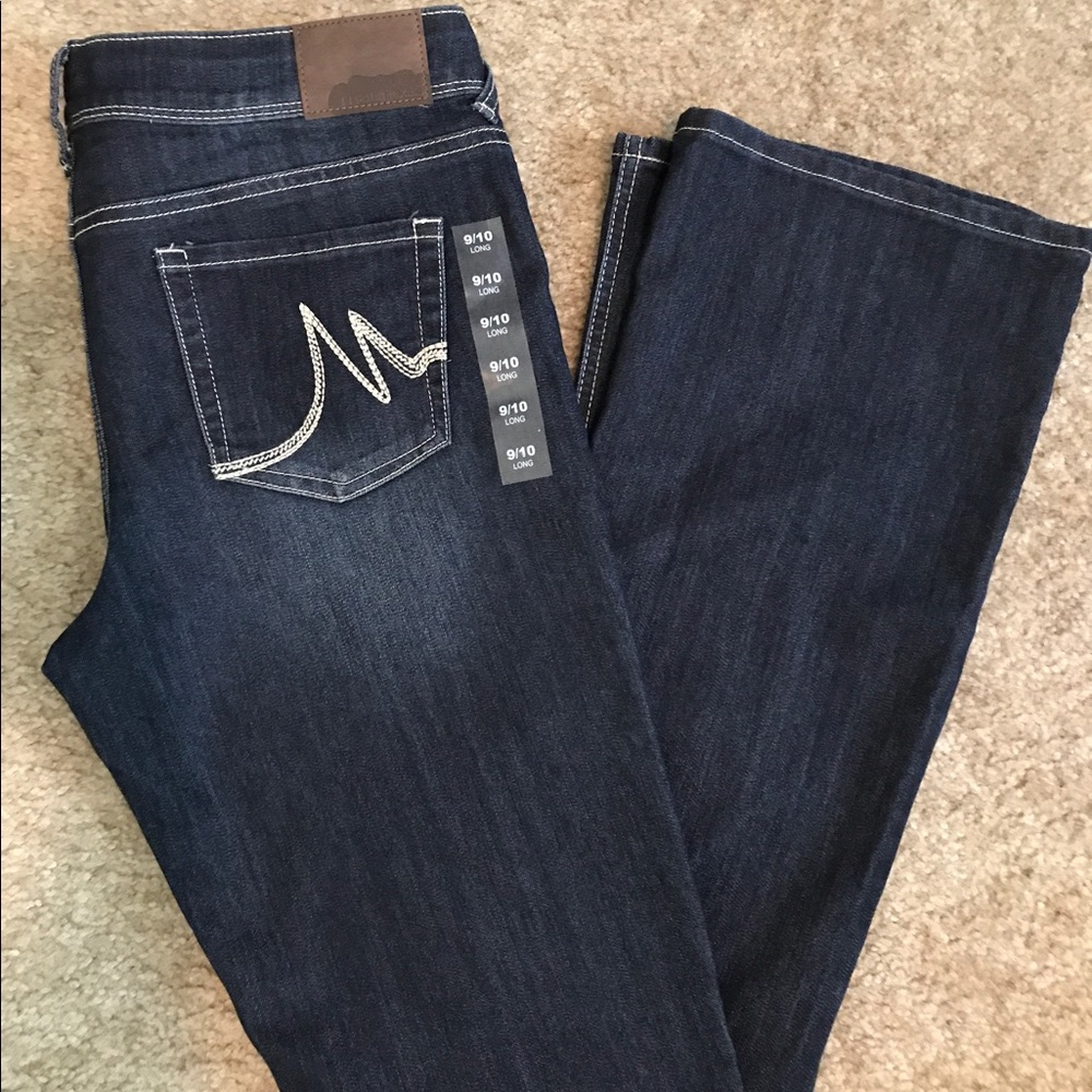 Maurices Slim fit bootcut jeans size 9/10 Long.