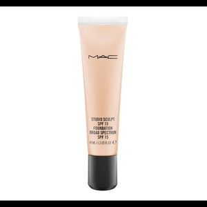 MAC Studio Sculpt Foundation
