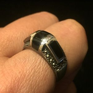 Marcasite and black sterling silver ring size 7