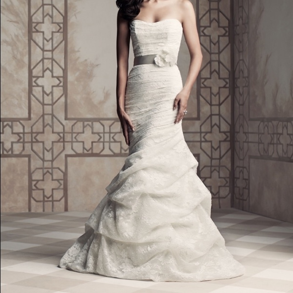 Paloma Blanca lace wedding dress