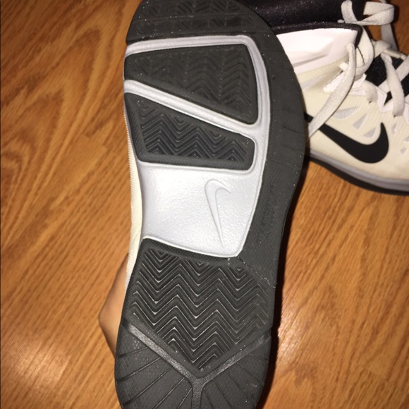 White Nike sneakers - Picture 3 of 4