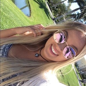 Meet your Posher, Dana