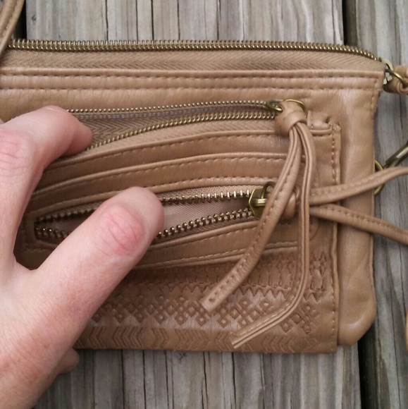 Small crossbody or wristlet - Picture 3 of 7