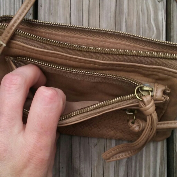 Small crossbody or wristlet - Picture 4 of 7