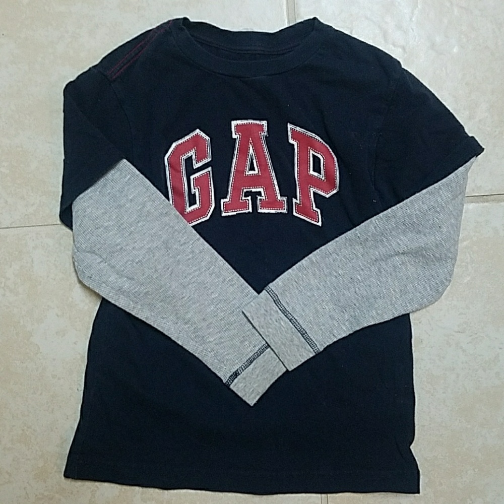 Boys size 6 long sleeve gap shirt