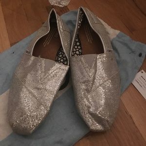 TOMS silver flats