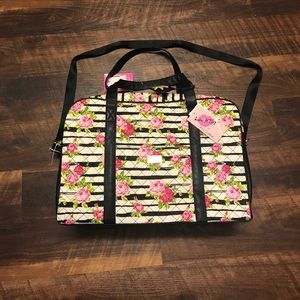 ⚡️NWT Adorable BetseyJohnson luggage bag