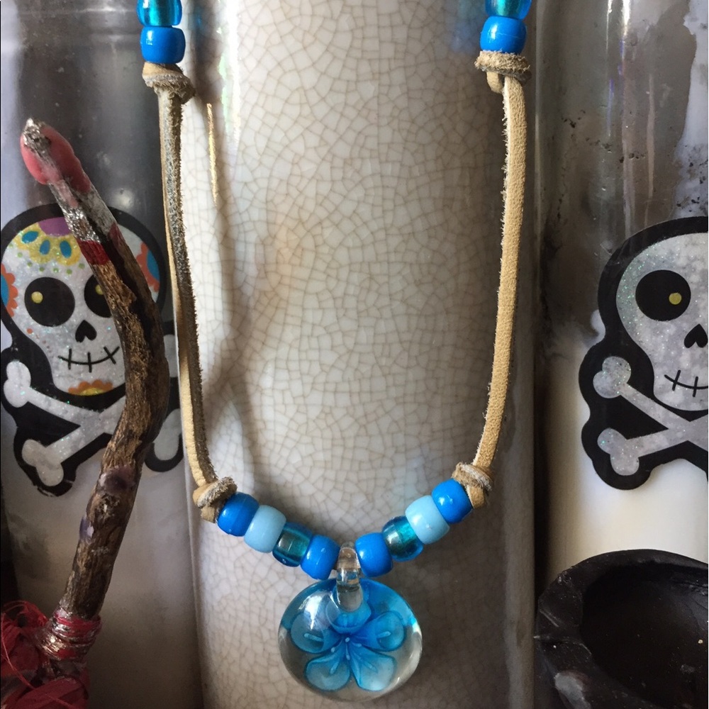 Retro Lucky resin flower necklace genuine leather