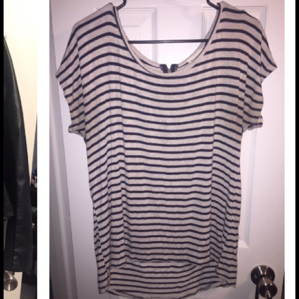 Cream & navy Hi lo top