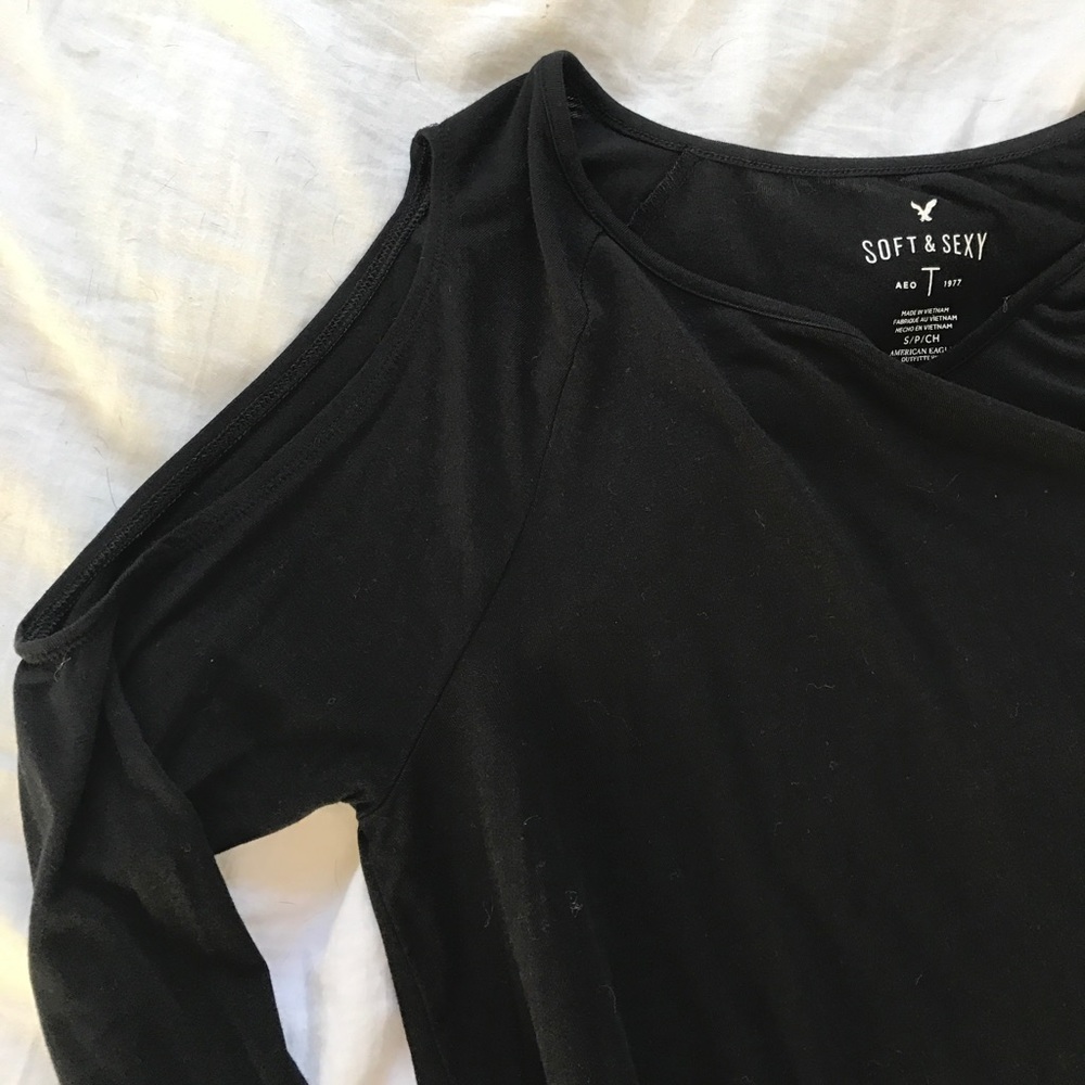 American Eagle cold shoulder top