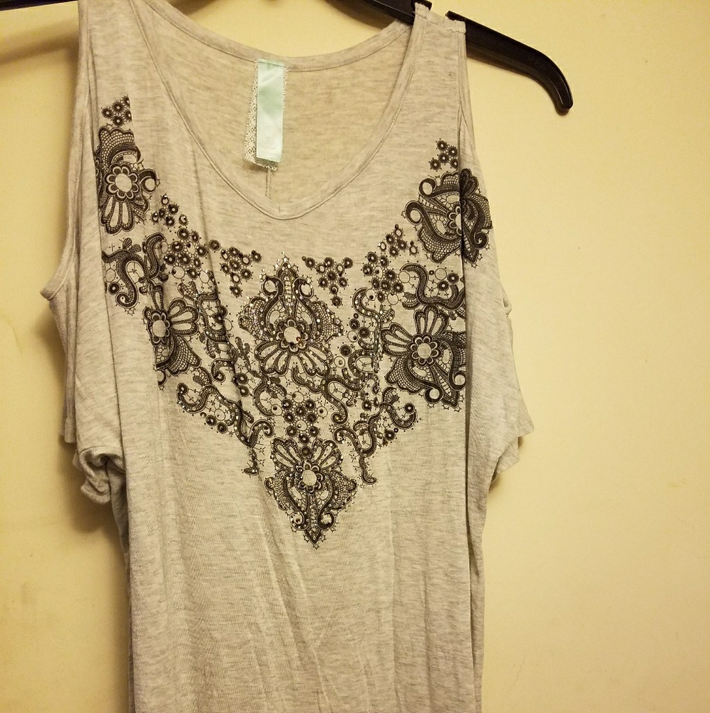 B1G1-🔥Cold Shoulder Print Tee🔥FINAL PRICE