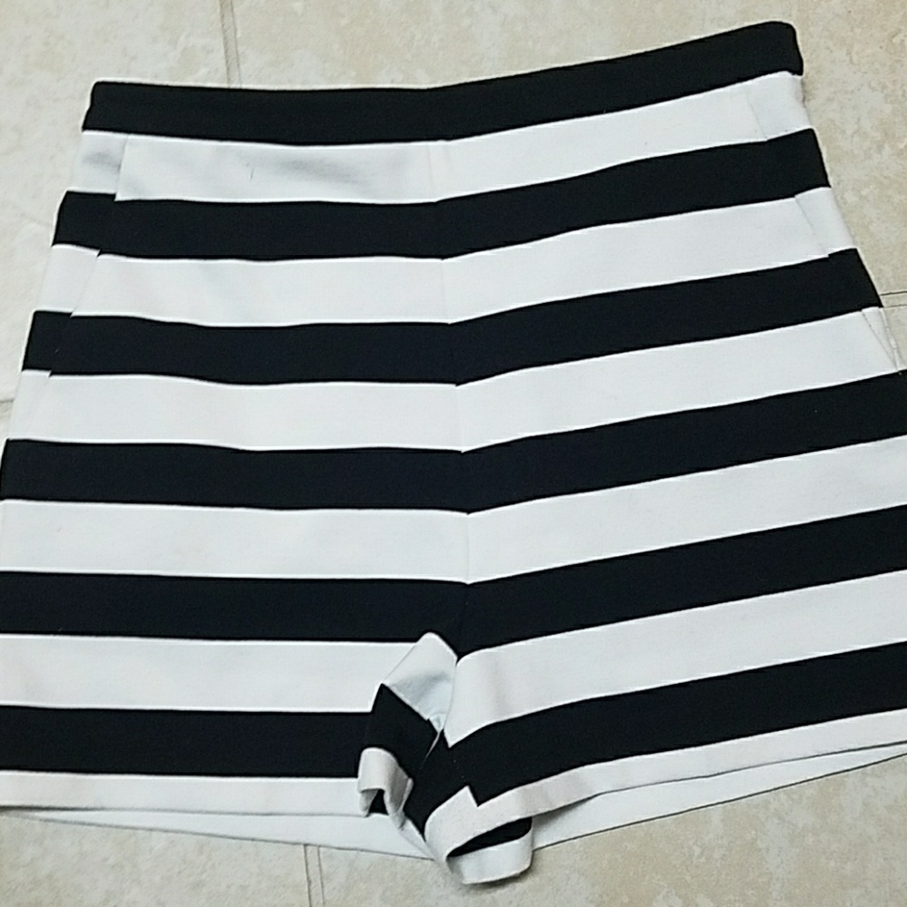 Women's size 4 high waisted express shorts