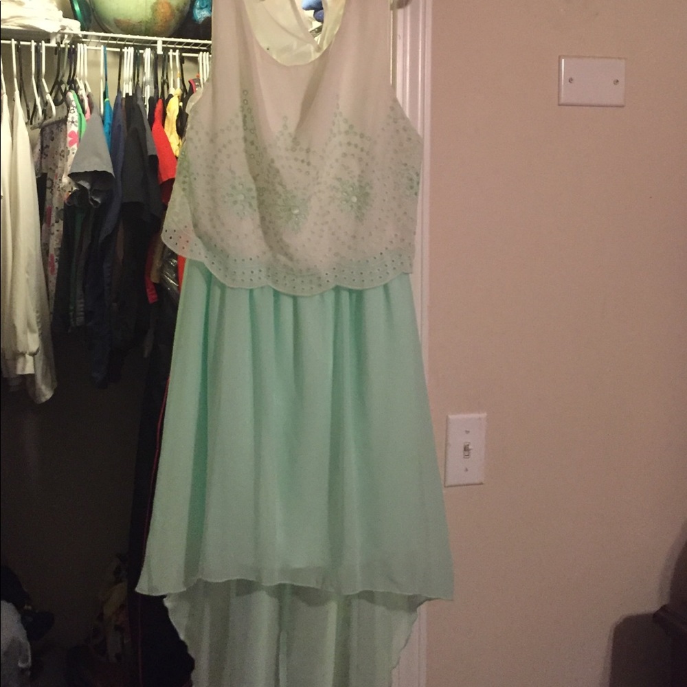 So cute hi lo dress. Mint and White
