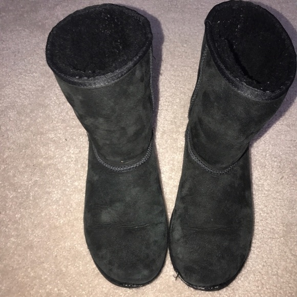 Black Uggs - Picture 1 of 2