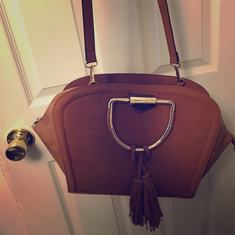 A bag u can put anything it ur wallet /makeup