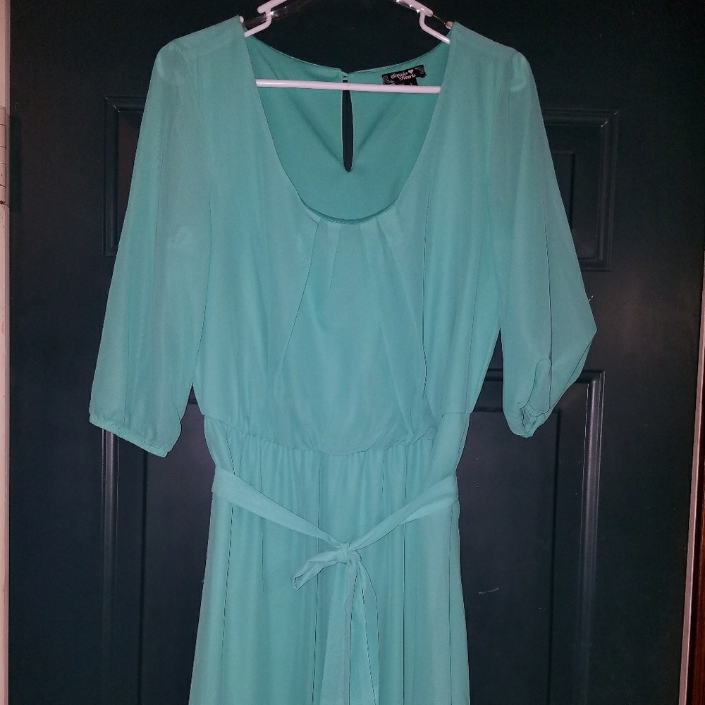 Never Worn!! Women's 3/4 sleeve dress.