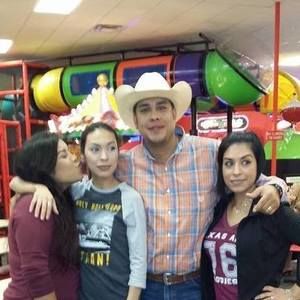 Meet your Posher, Cesar