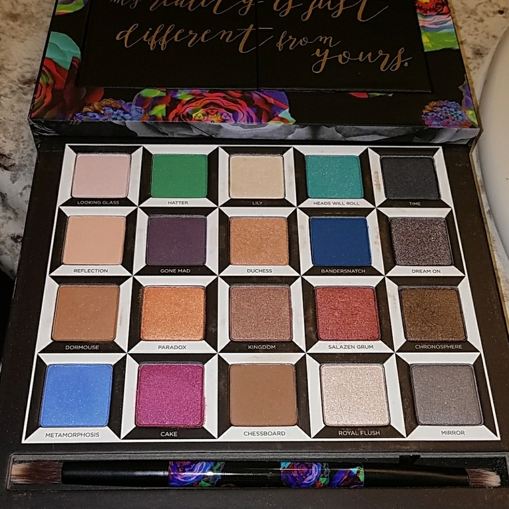 Urban Decay Limited Edition Disney's Alice Pallete