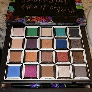 Urban Decay Limited Edition Disney's Alice Pallete